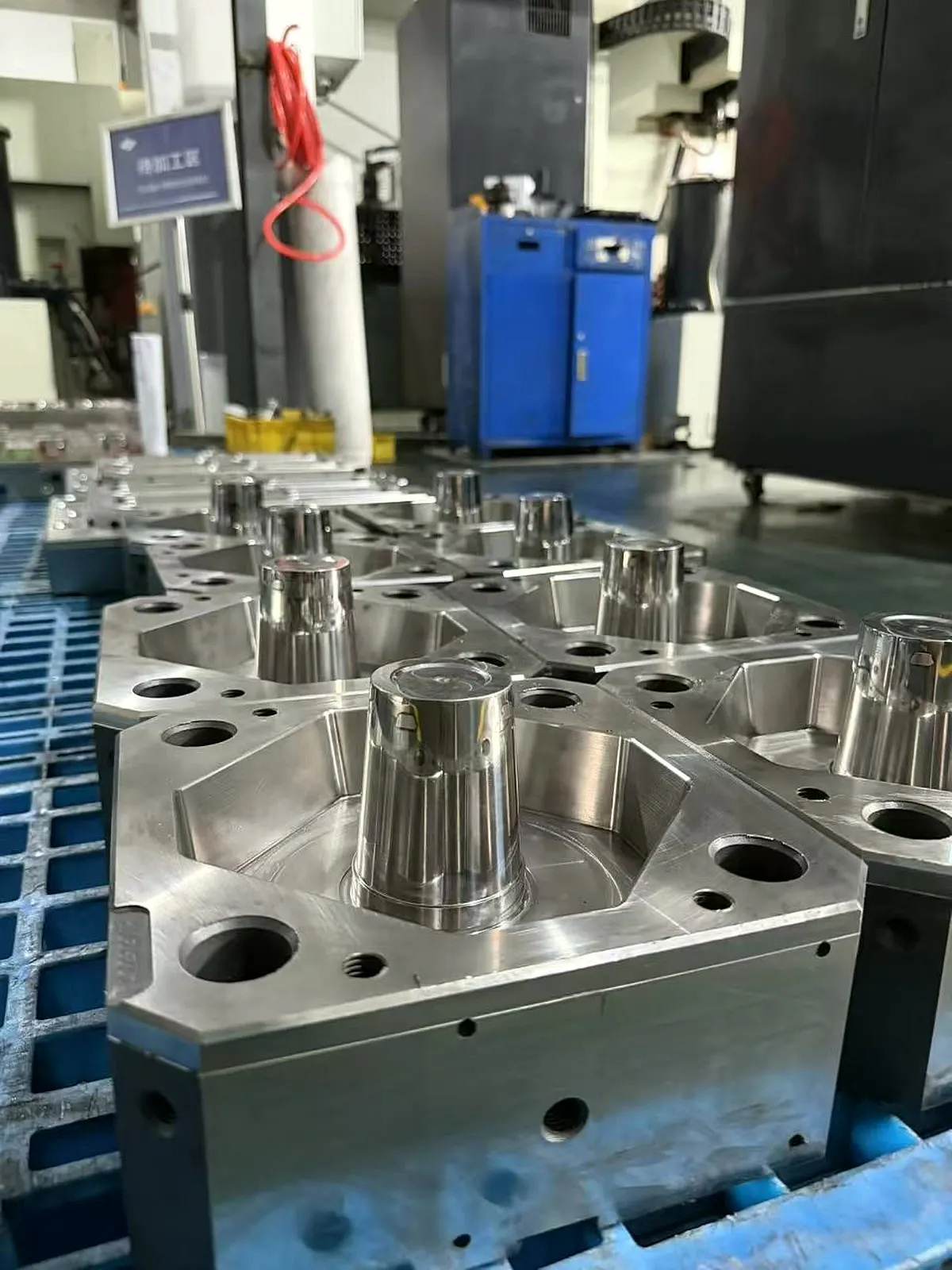Precision finished mould cores for thin-wall packaging production