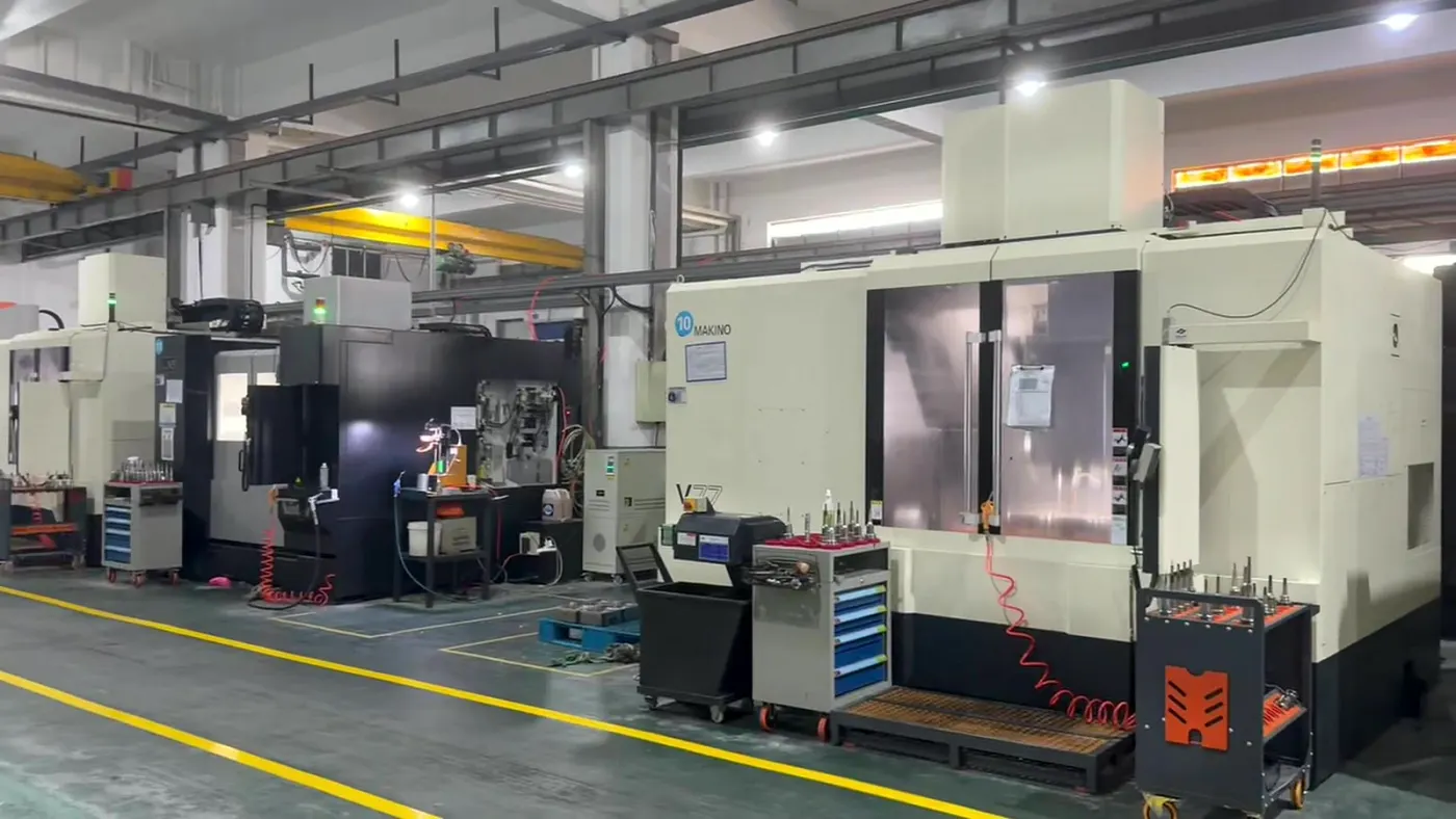Makino precision finishing center in Hengqi mould production